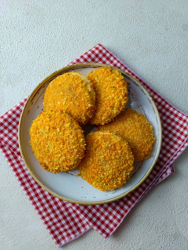 Ilustrasi roti goreng isi cokelat. Foto: eni kaind/Shutterstock