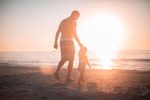 puisi bahasa inggris tentang ayah. sumber foto : unsplash/derek.