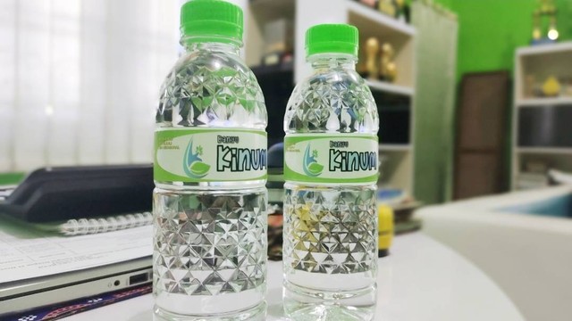 Rencananya produk Air Minum Dalam Kemasan (AMDK) Banyu Kinum ini akan dilaunching pada pertengahan bulan ini. Foto: Lukman Hakim/InfoPBUN