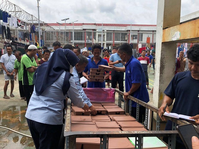 Jaga Kesehatan WBP, Lapas Kelas I Palembang Bagikan Kotak Makan Higienis