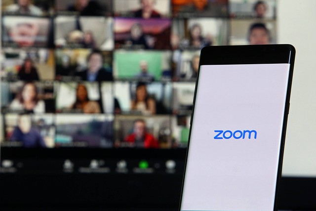 Ilustrasi Zoom atau meeting online. Foto: ymphotos/Shutterstock