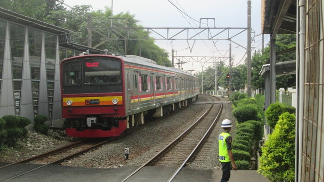 Ilustrasi Cara Naik KRL dari Cikarang ke Tanah Abang, Foto: Unsplash/Fachry Hadid