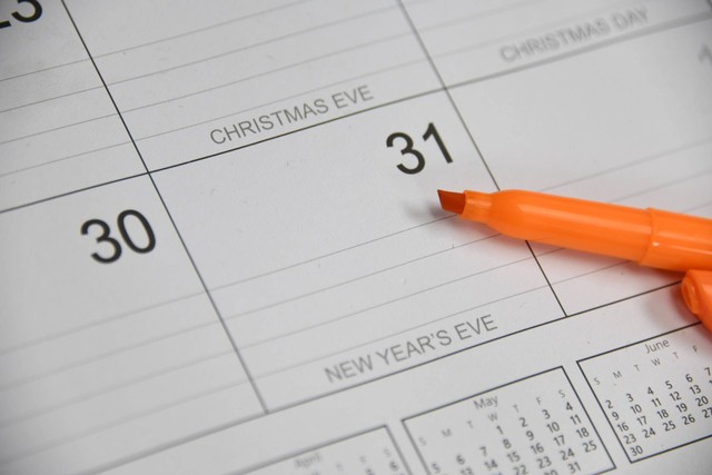 Ilustrasi Kalender Jawa Desember 2023. (Foto: Eliza Diamond | Unsplash.com)