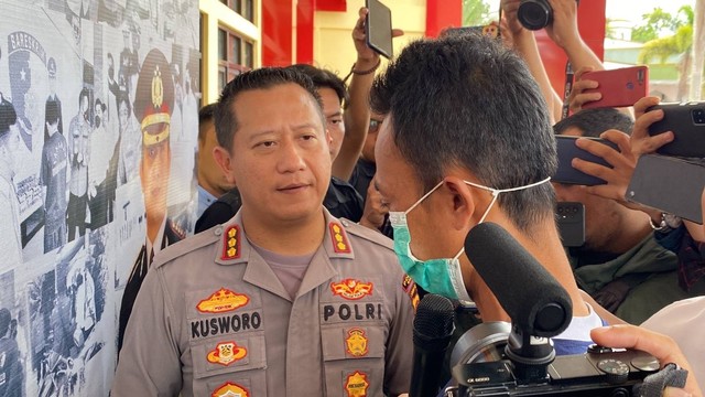 Pers rilis kasus pembunuhan di Mapolresta Bandung, Selasa (3/1/2023). Foto: Dok. Istimewa