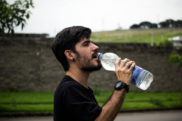 Ilustari doa minum air putih. Foto: Pexels 