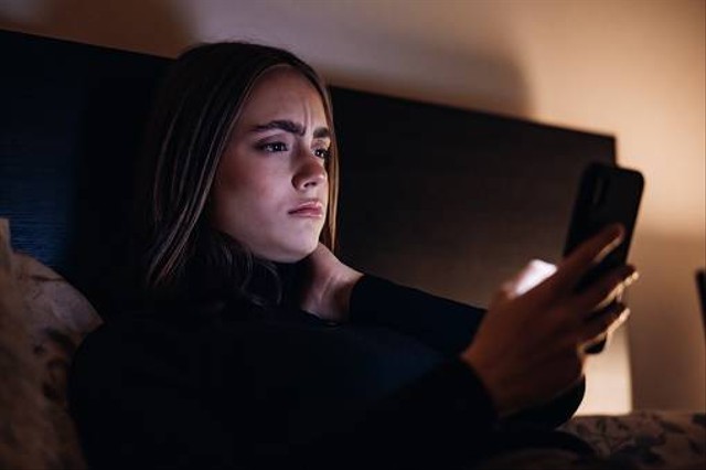 Ilustrasi mendapatkan notifikasi terkait penyimpanan ponsel. Foto: Unsplash.com