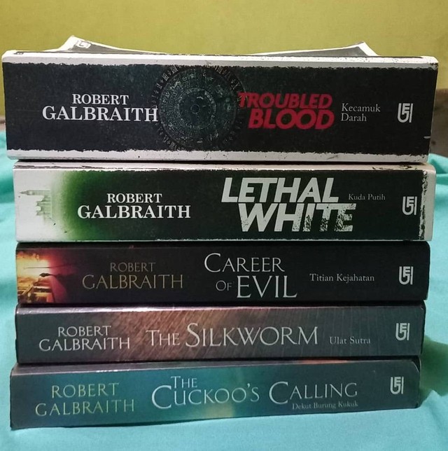 Novel karya Robert Galbraith yang menokohkan Cormoran Strike (dokumentasi pribadi)