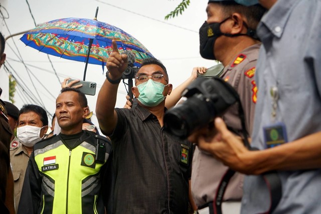 Hakim dan para kuasa hukum terdakwa kasus pembunuhan berencana Brigadir Yosua tiba di rumah dinas Ferdy Sambo di Duren Tiga, Jakarta Selatan, Rabu (4/1/2023). Foto: Jamal Ramadhan/kumparan