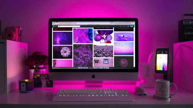 Sumber Gambar : https://www.pexels.com/photo/silver-imac-displaying-collage-photos-1779487/