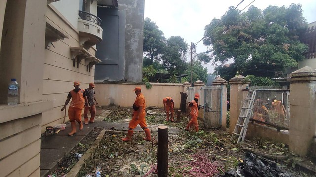 Kondisi terkini rumah mewah Ibu Eny di Kompleks PLN, RT 06, RW 02, Kecamatan Cakung, Jakarta Timur, Kamis (5/1/2023). Foto: Jonathan Devin/kumparan