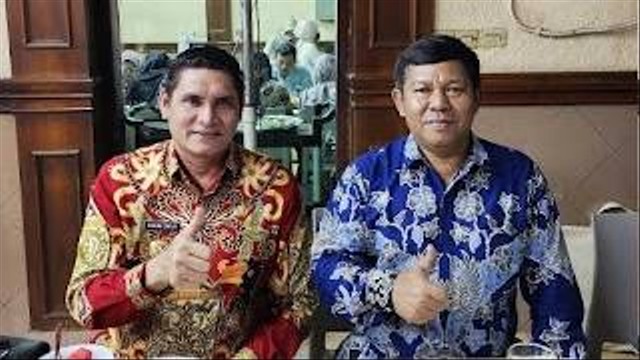 Pj Bupati Kobar Anang Dirjo bersama Kepala Dinas PUPR Hasyim Muallim. Foto: IST/InfoPBUN