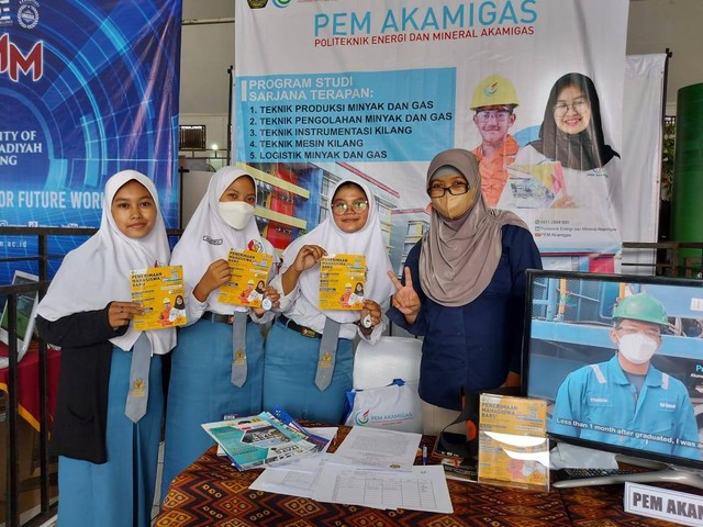 PEM Akamigas berpartisipasi dalam pameran pendidikan di 3 kota, Bojonegoro, Kudus dan Malang. (dok humas PEM A)