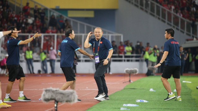 Pelatih Vietnam Park Hang Seo dalam pertandingan Semi final Piala AFF 2022 Leg ke - 1 di Stadion Utama gelora Bung Karno (SUGBK), Jakarta, Jumat (6/1/2023). Foto: Aditia Noviansyah/kumparan
