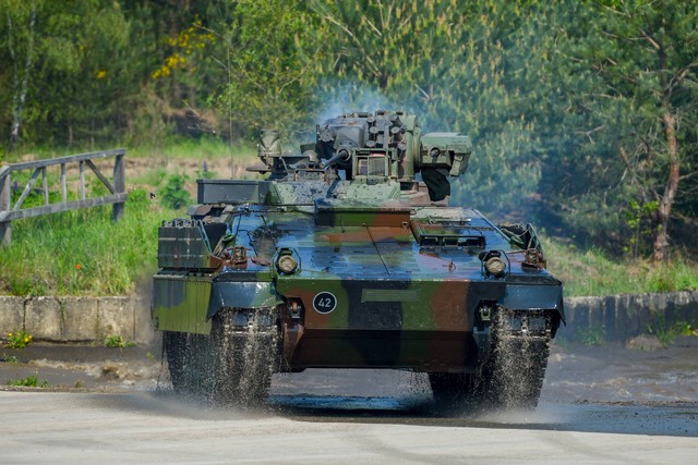 Tank tempur Marder dari angkatan bersenjata Jerman Bundeswehr. Foto: Patrik Stollarz/AFP