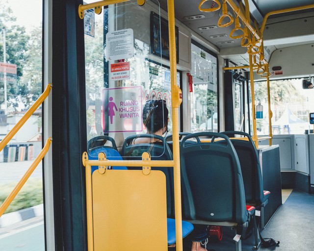 Cara ke Jakarta Escape Naik Bus TransJakarta, foto: Unsplash/Emod