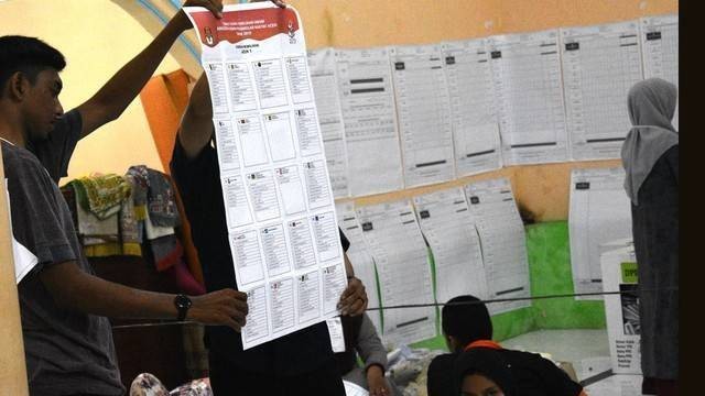 Ilustrasi penghitungan suara di Aceh Besar dalam Pemilu 2019. Foto: Adi Warsidi/acehkini