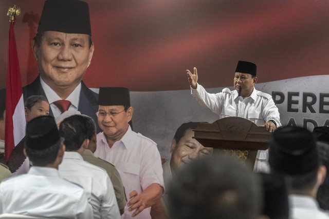 Ketua Umum Partai Gerindra Prabowo Subianto memberikan pidato politiknya pada acara peresmian Kantor Badan Pemenangan Presiden Partai Gerindra di Jakarta, Sabtu (7/1/2023). Foto: Muhammad Adimaja/Antara Foto