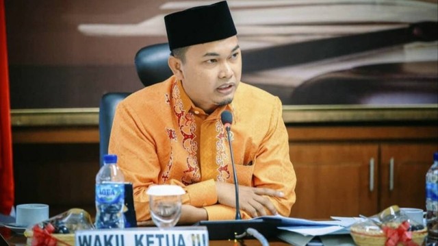 Senator DPD RI asal Kalimantan Tengah Muhammad Rakhman mengkritisi kebijakan wajib BPJS kesehatan untuk jemaah haji dan umrah. Foto: IST