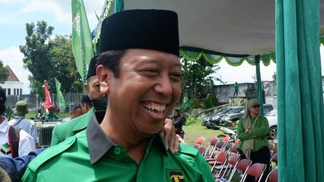 Eks Ketum PPP Romahurmuziy saat acara Silaturahmi Akbar PPP DIY di Stadion Kridosono, Kota Yogyakarta, Minggu (8/1). Foto: Arfiansyah Panji Purnandaru/kumparan
