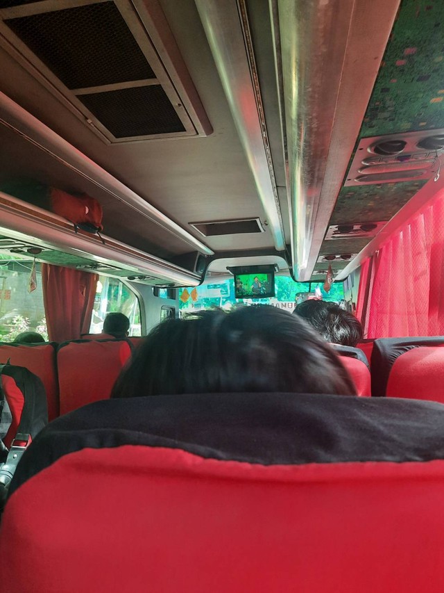 Tiga jam perjalanan di dalam Bus. Foto: Dokumen pribadi