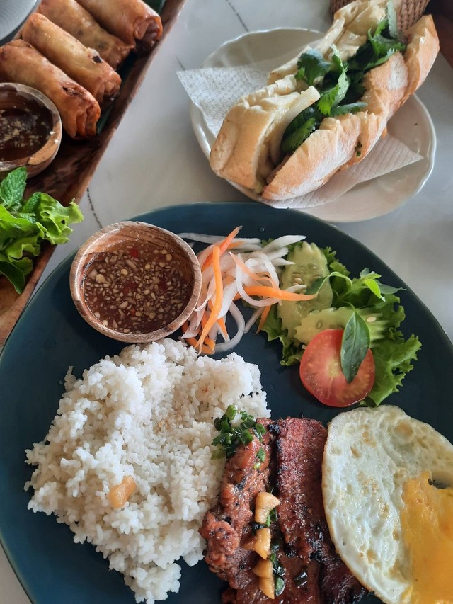 Berbagai hidangan khas Vietnam. Foto: Dokumen pribadi
