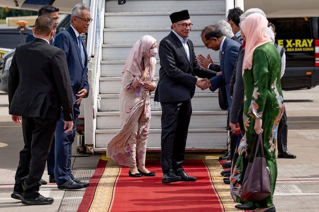 Perdana Menteri Malaysia Anwar Ibrahim tiba di Jakarta, Minggu (8/1/2023).  Foto: Instagram/@anwaribrahim_my