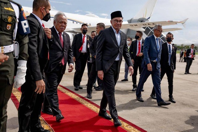 Perdana Menteri Malaysia Anwar Ibrahim tiba di Jakarta, Minggu (8/1/2023).  Foto: Instagram/@anwaribrahim_my