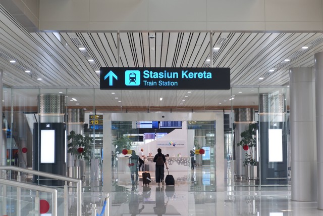 Rute ke Stasiun Bandara Soekarno Hatta Terminal 3, Foto Hanya Ilustrasi: Unsplash/Muhammad Aziz Ali Mutia