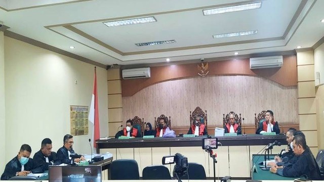 Sidang perkara terdakwa mantan Bupati Tanah Bumbu Mardani H Maming di Pengadilan Tipikor Banjarmasin, Senin (9/1/2023).  Foto: Firman/Antara