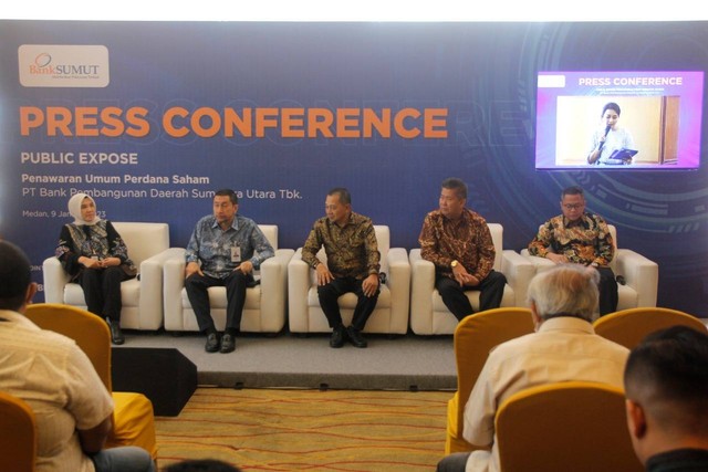 Public Expose dan Konferensi Pers Penawaran Umum Perdana Saham PT Bank Pembangunan Daerah Sumatera Utara Tbk atau Bank Sumut, Senin (9/1).  Foto: Dok. Bank Sumut