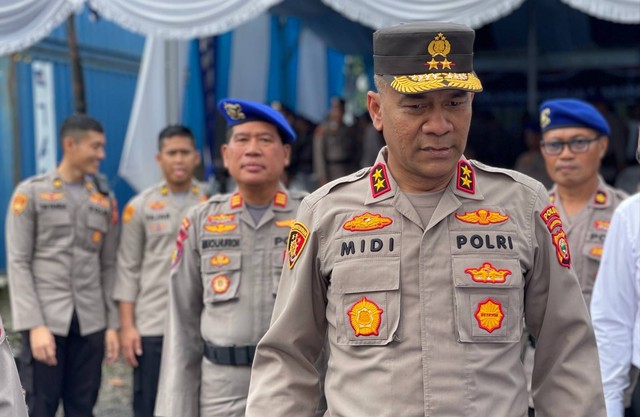 Kapolda Maluku Utara, Irjen Pol Midi usai kunjungan kerja ke Ditpolairud. Foto: Samsul/cermat