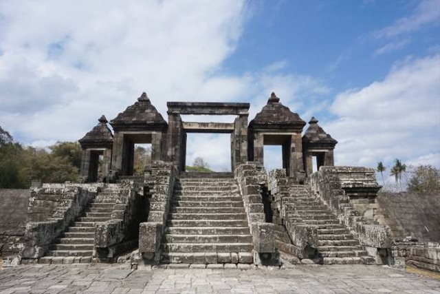 Harga Tiket Masuk Candi Ratu Boko 2023 dan Fasilitasnya, Foto: Unsplash.