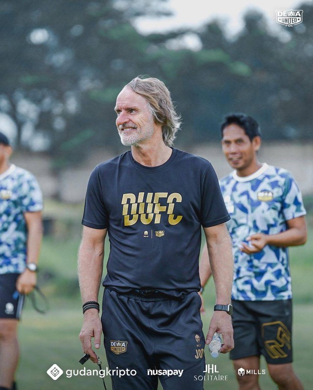 Pelatih baru Dewa United, Jan Olde Riekerink. Foto: Instagram/@dewaunitedfc