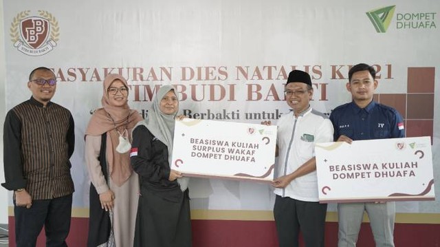 Sekolah Tinggi Ilmu Manajemen (STIM) Budi Bakti yang dikelola oleh Yayasan Dompet Dhuafa Republika (YDDR), menggelar acara Tasyakuran Dies Natalis ke-21 di area Zona Madina, Parung, Bogor pada Jumat (6/1/2022)