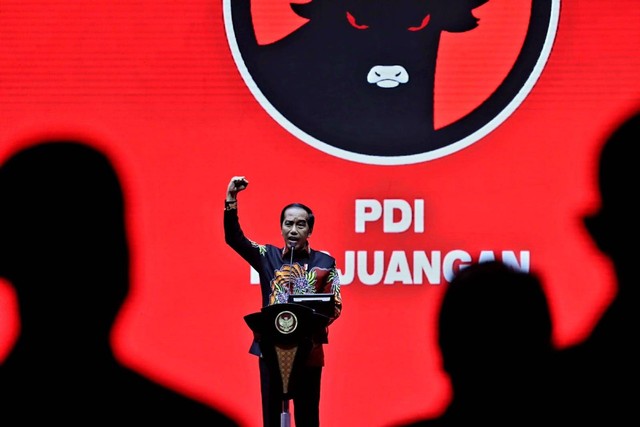 Presiden Joko Widodo saat puncak HUT ke-50 PDIP di JIExpo Kemayoran, Jakarta, Selasa (10/1/2023). Foto: Dok. PDIP