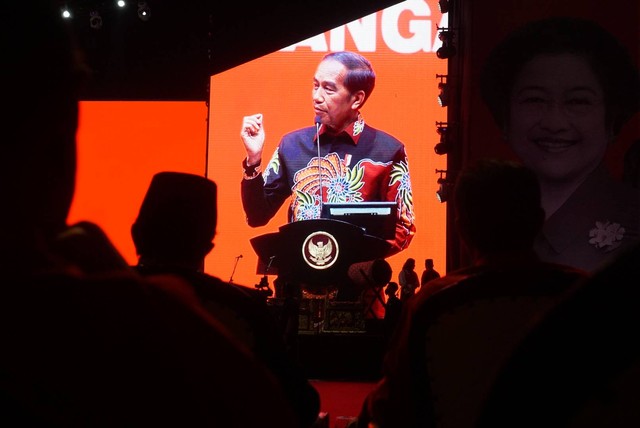 Presiden Jokowi memberikan pidato di HUT ke-50 PDIP di JIExpo Kemayoran, Jakarta pada Selasa (10/1/2023). Foto: Iqbal Firdaus/kumparan