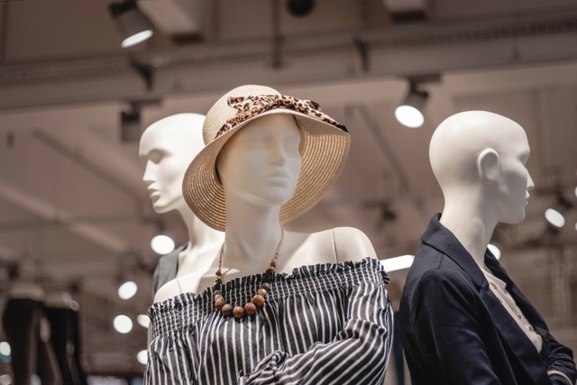 Ilustrasi produk fast fashion. Foto: Unsplash