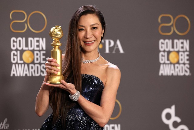 Michelle Yeoh mendapat Penghargaan Golden Globe Tahunan ke-80 di The Beverly Hilton, Beverly Hills, California.
 Foto: Mario Anzuoni/REUTERS