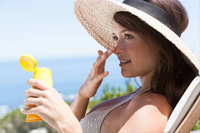 Ilustrasi Sunscreen untuk Kulit Berminyak. Foto: Unsplash