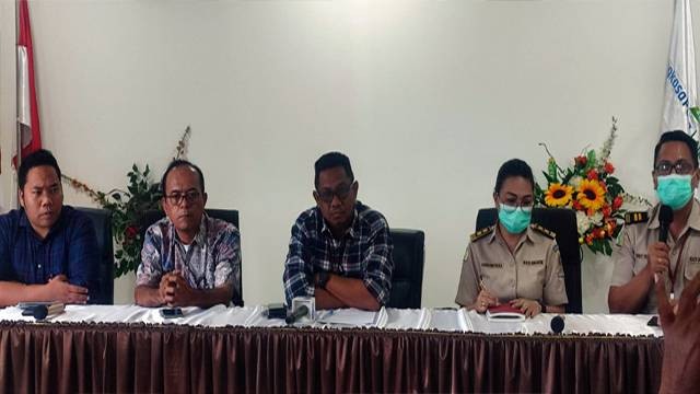 Konferensi Pers yang digelar pihak Angkasa Pura I Manado terkait dengan meninggalnya seorang lansia di ruang tunggu Bandara Sam Ratulangi Manado. Keluarga korban menuding ada kelalaian prosedur yang terjadi.