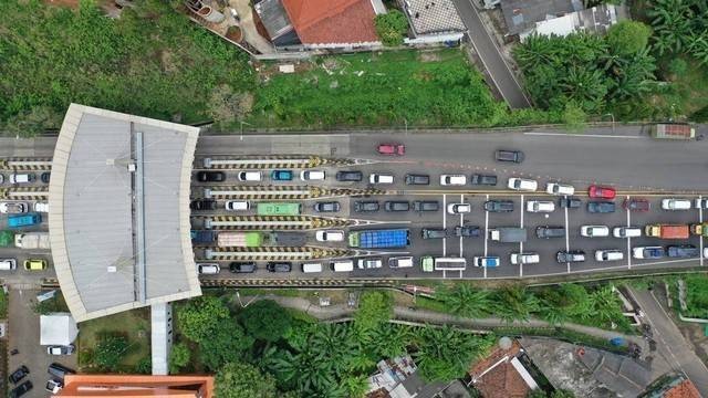 Tarif tol Merak Cikupa 2023. Foto: Akbar Nugroho Gumay/ANTARA FOTO