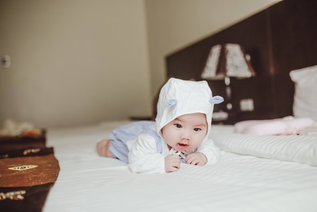 Bayi perlu bersendawa untuk menghilangkan gas dalam perutnya. Foto: Pexels.com