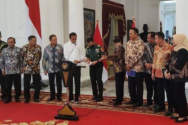 Keterangan Pers Presiden Jokowi usai menerima laporan Tim PPHAM di Istana. Foto: Rafyq Panjaitan/kumparan
