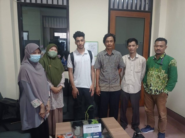 Foto Bersama dengan Mahasiswa Asing dari Yaman