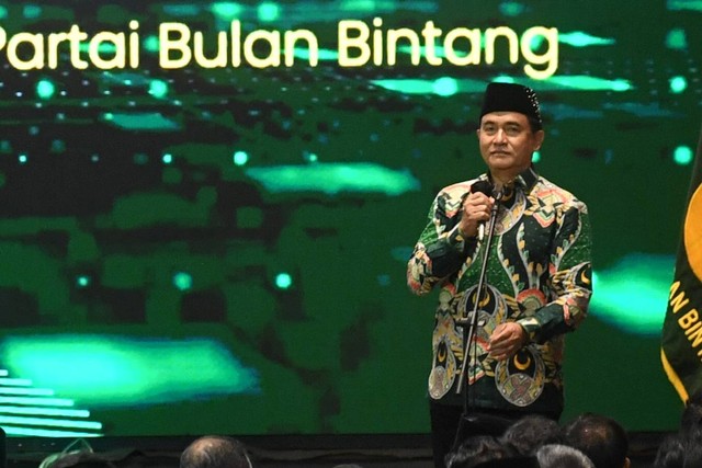 Ketua Umum Partai Bulan Bintang Yusril Ihza Mahendra berpidato saat Rakornas dan Musyawarah Dewan Partai Bulan Bintang di Jakarta, Rabu (11/1/2023). Foto: Akbar Nugroho Gumay/ANTARA FOTO