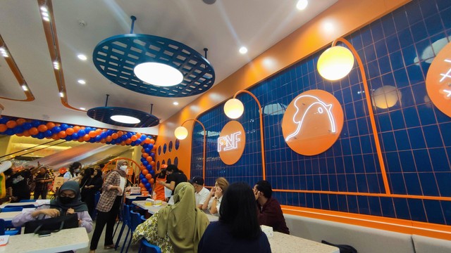 Suasana dalam restoran Flip'NFry di Emporium Mall Pluit, Jakarta Utara, Rabu (11/1/2023). Foto: Riad Nur Hikmah/kumparan