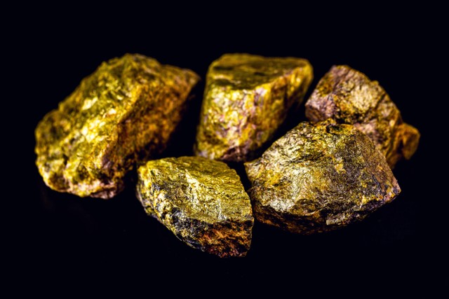 ilustrasi uranium murni. Foto: RHJPhtotos/Shutterstock