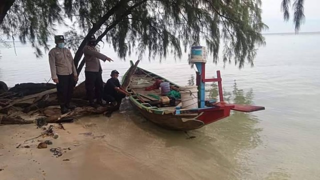 Dua nelayan asal banten terdampar di Kepulauan Seribu. Foto: Dok. Polres Kepuluan Seribu