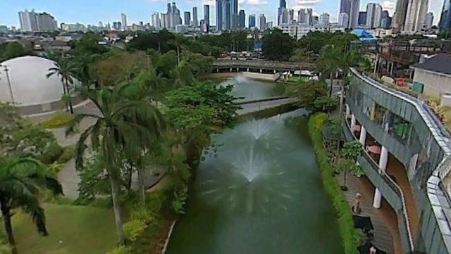 Taman Senayan / pergi ke senayan park turun di halte apa, foto: google street view
