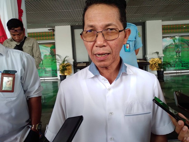 Ketua Tim Pengentasan Kemiskinan Kota Batam, Amsakar Achmad. Foto: Rega/kepripedia.com